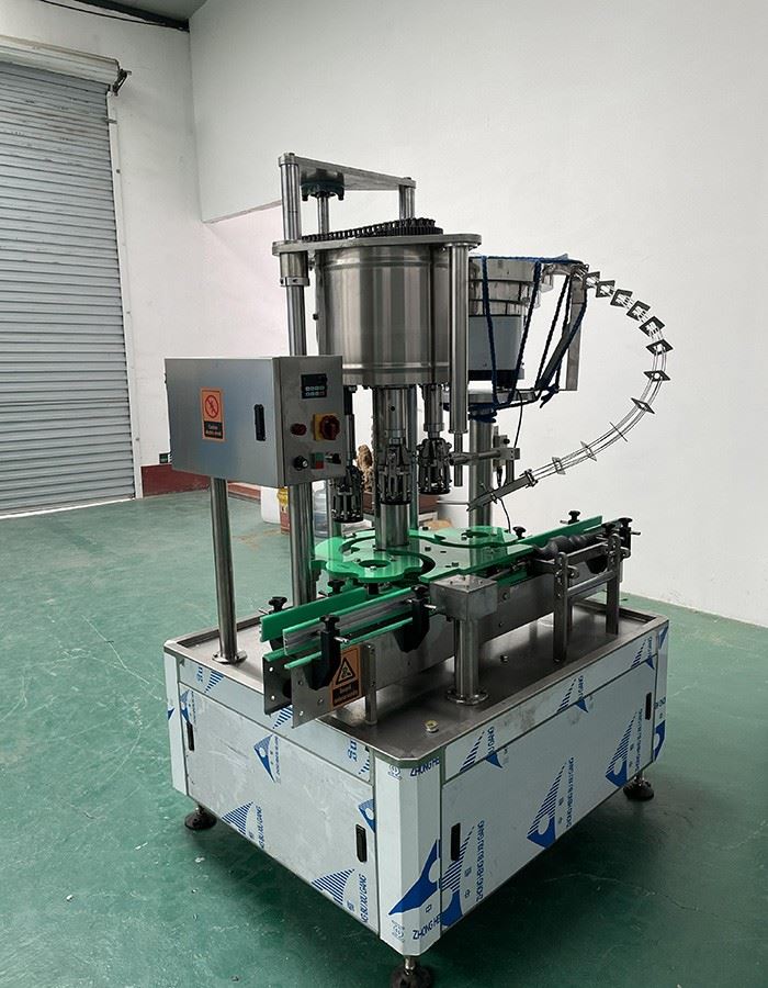 Automatic Bottle Capping Machine